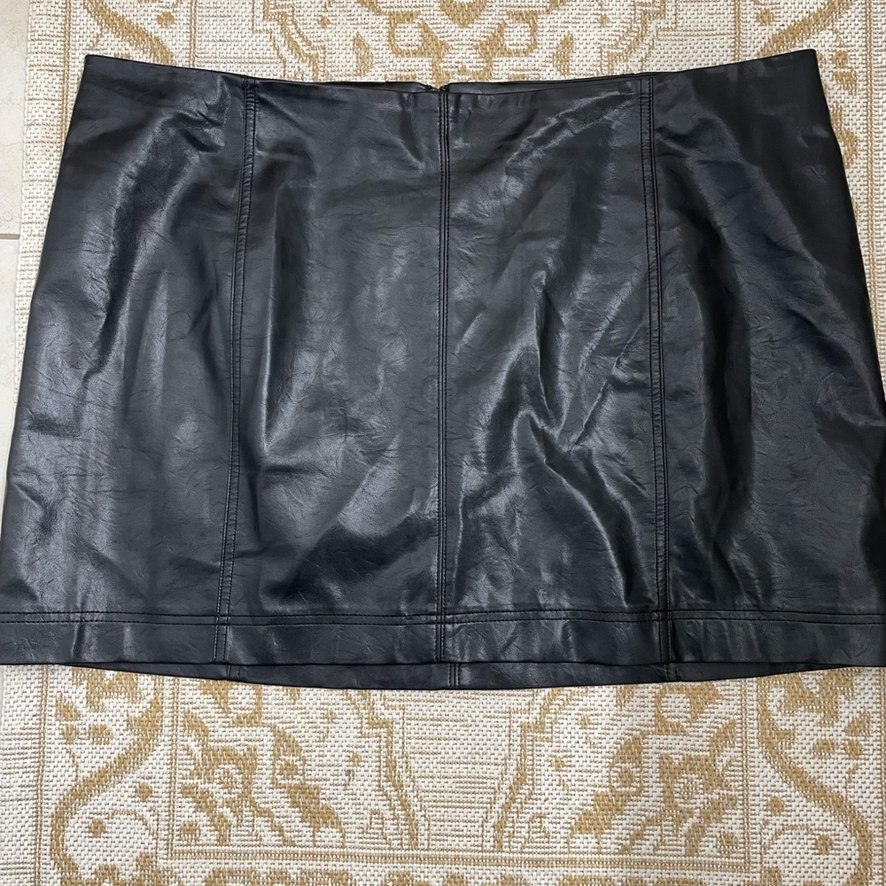 Plus Size Faux Leather Mini Skirt